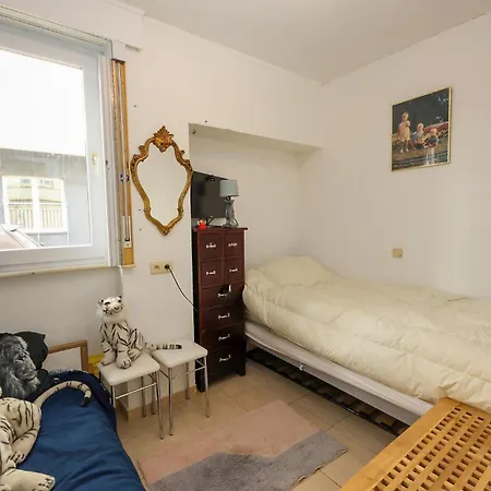 Lovely In With Kitchen Apartment *